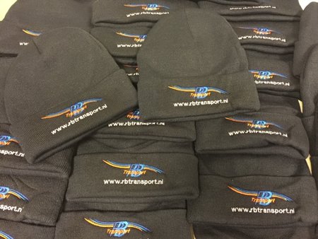 Mutsen/Beanies met logo of tekst borduren aanbieding