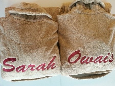 Badjas + Naam GROOT op de RUG borduren €42,-